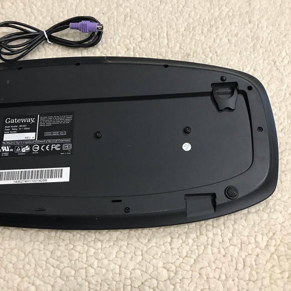 Gateway Wired Computer Keyboard KB-0401 Black/Silver
Measures: 19.75” W … - Picture 8 of 10